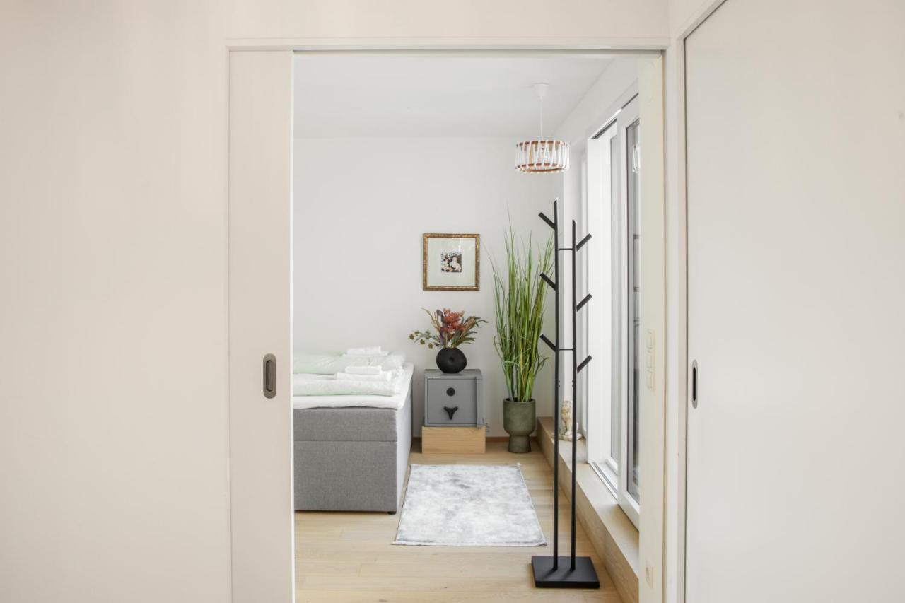 Appartement Skyline Mit Terrasse Close To Lakes Wenen