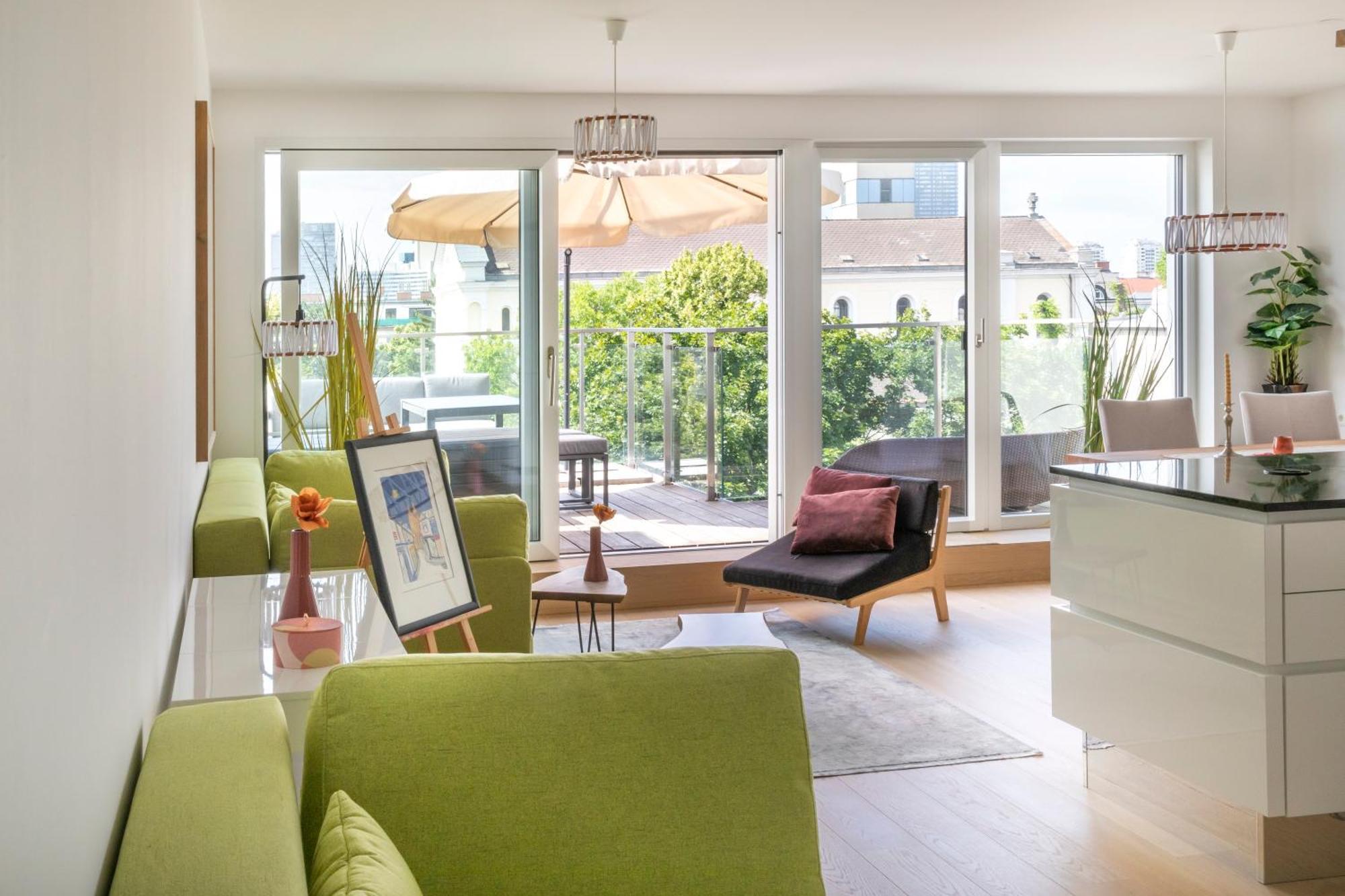 Skyline Mit Terrasse Close To Lakes Appartement